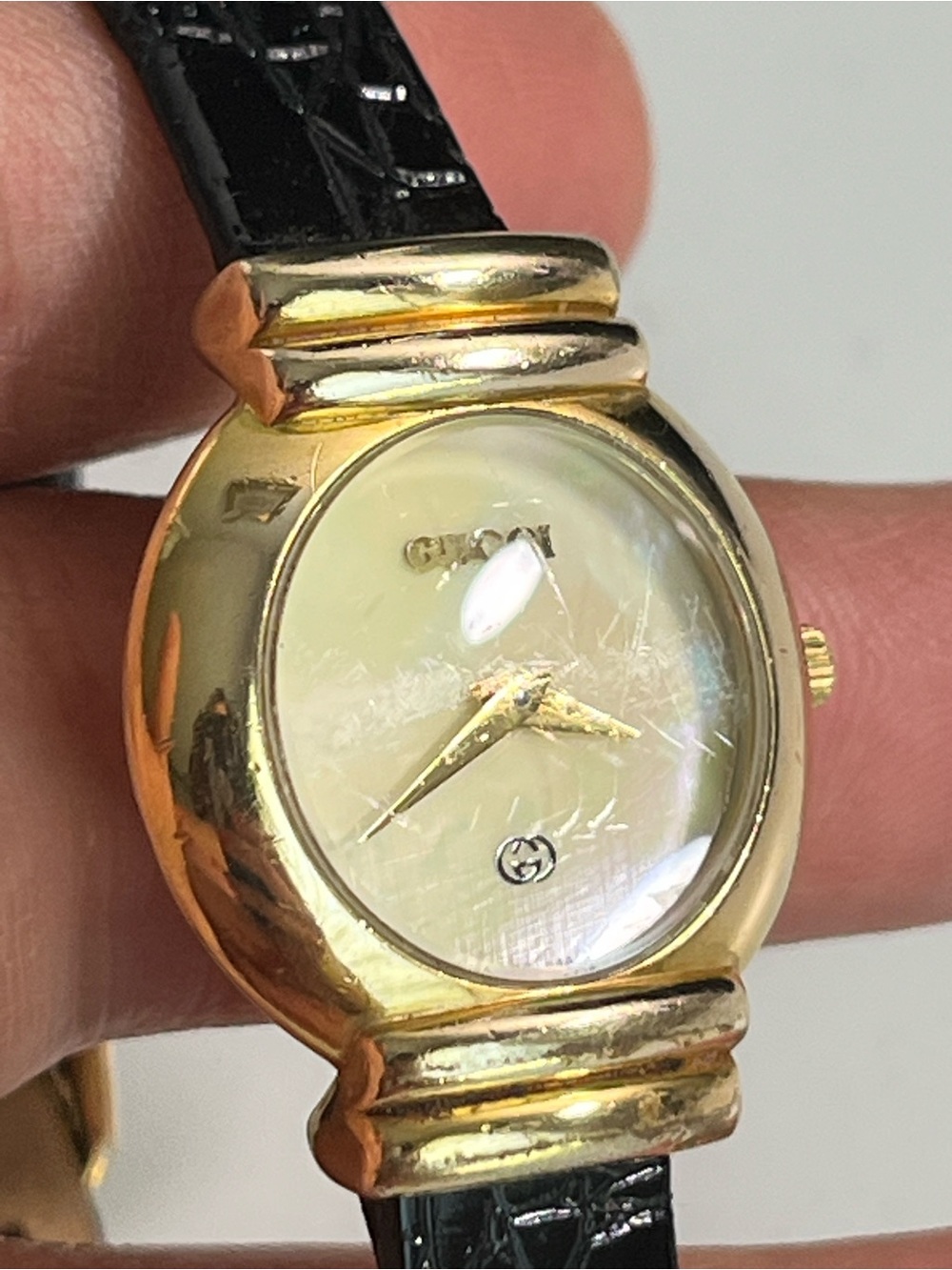 Gucci 5300L gold plated mother of pearl ladies watch - Picture 13 of 15